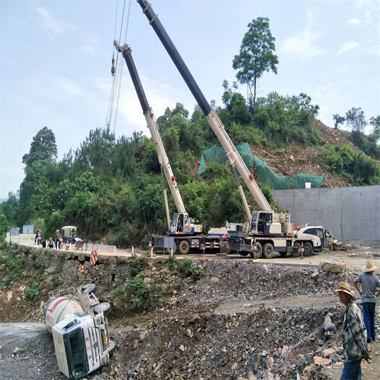 温州瓯海汽车掉沟里叫吊车救援要多少钱